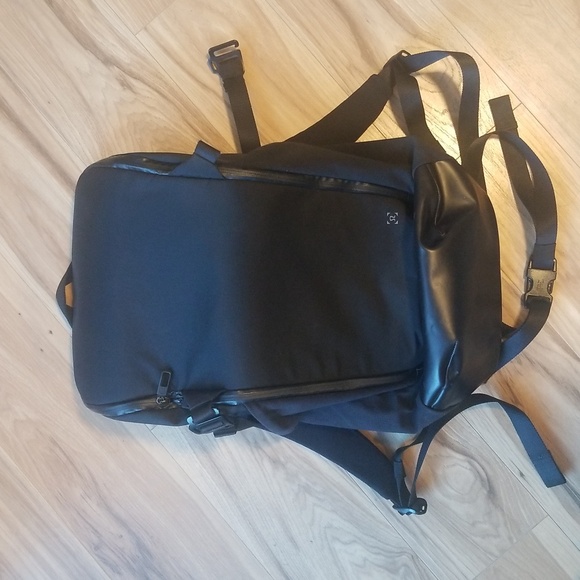 Lululemon More Miles Backpack - Black - Picture 1 of 5